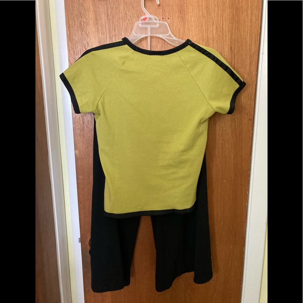 Green & Black Girls’ size L CW Sport Capri Pants & Top Set